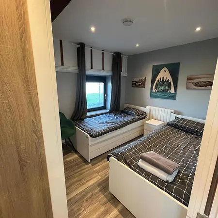 The Lifeboat & Seaview Terrace Appartement