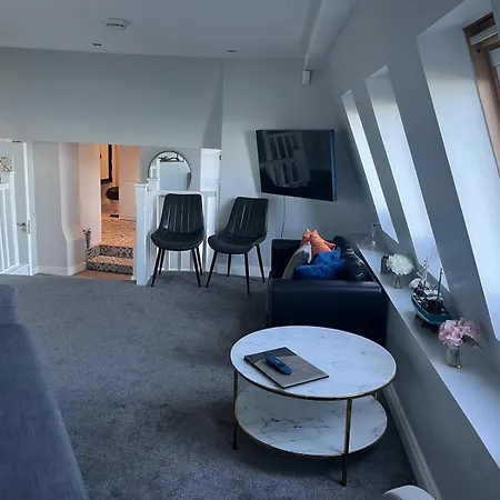The Lifeboat & Seaview Terrace Апартаменты