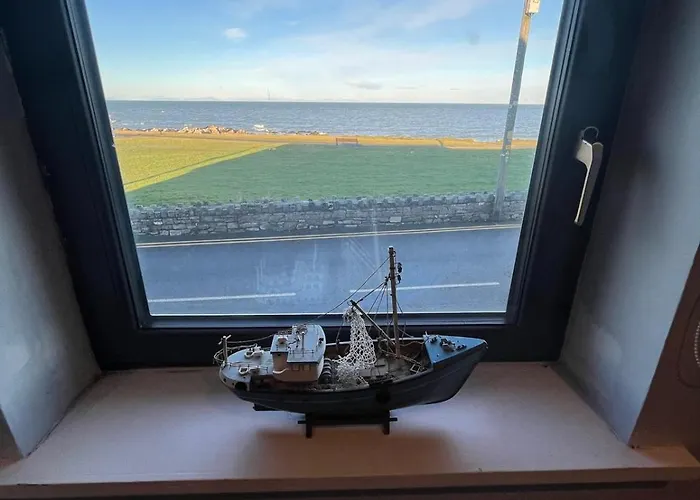 The Lifeboat & Seaview Terrace Апартаменты *