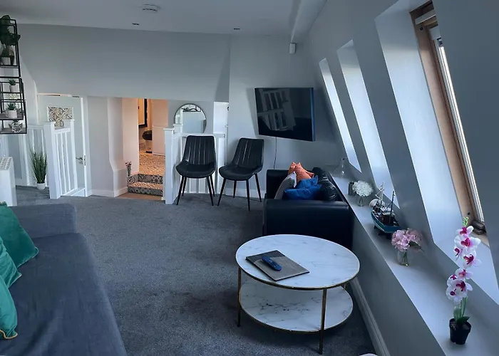 The Lifeboat & Seaview Terrace Апартаменты