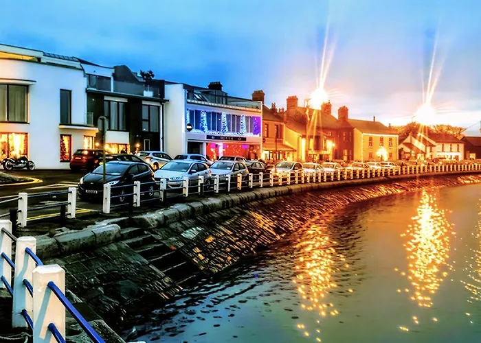 The Lifeboat & Seaview Terrace Скеррис